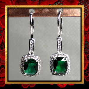 Jewelry - New Emerald Green Crystal Dangle Earrings #286 Jewelry - New Emerald Green Crystal Dangle Earrings #286
